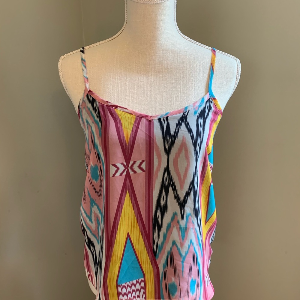 🌺 3 for $15! Sassy tank! (123)
